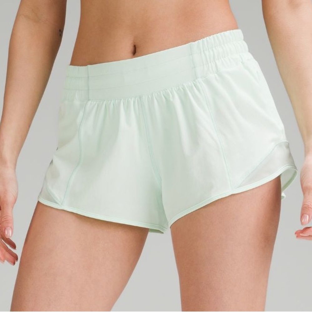 NWT 🍋 Lululemon Mint Moment Hotty Hot Low arise Lined Short 2.5” Size 4